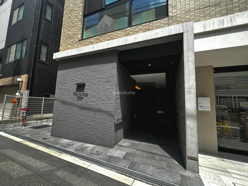パンセ新町のエントランス