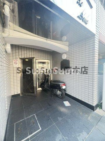 神戸市東灘区深江本町１丁目の賃貸マンションのエントランス