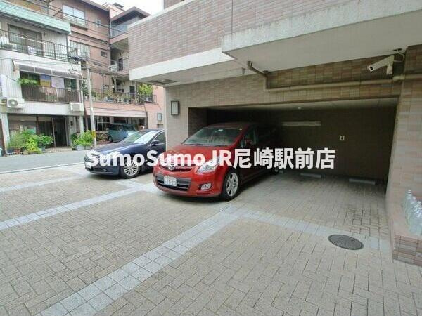 パラシオ塚本Ⅱの駐車場|駐車スペースもあります