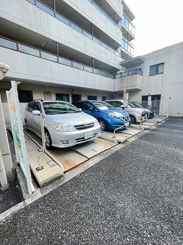 マンションヴィーガの駐車場