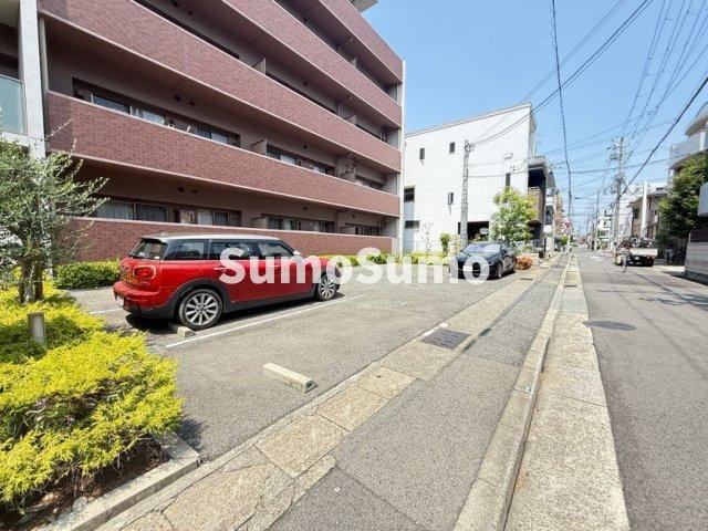 パルテール甲南山手の駐車場