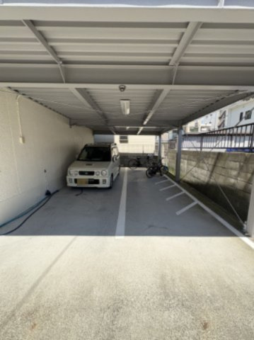 マンション波賀の駐車場|駐車スペースもあります
