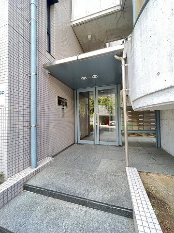 メゾンドール夙川台のエントランス