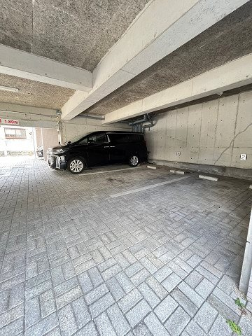 メゾンドール夙川台の駐車場