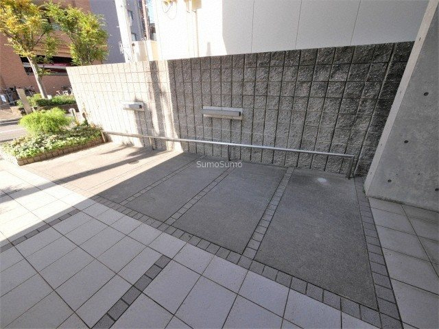 パウゼドーム前の駐車場|駐車場に車を止められます