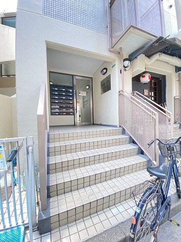 ハッピーライフ甲子園口駅前のエントランス