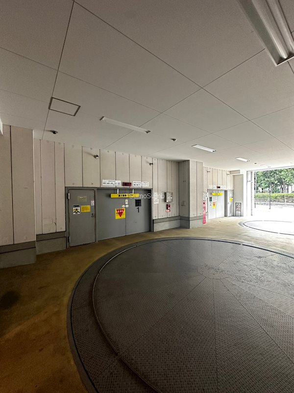 メゾン・ド・ヴィレ大阪城公園前の駐車場