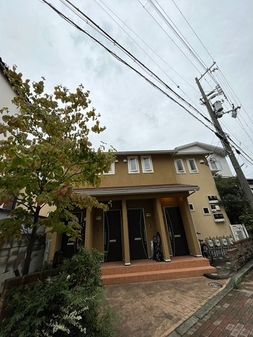 西宮市市庭町のアパートの外観