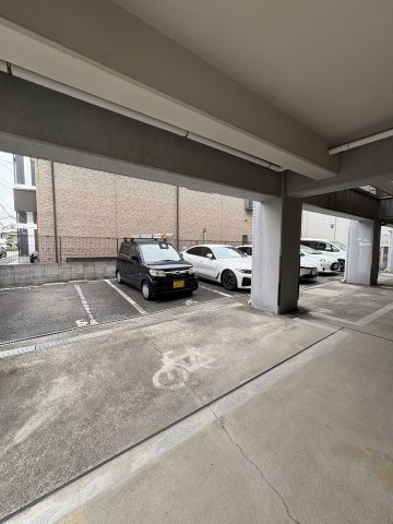 メイプル平本の駐車場