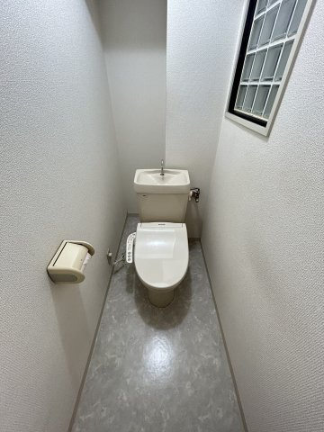 大阪市浪速区戎本町１丁目の賃貸マンションのトイレ