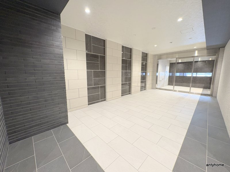 SUNREGIS NAMBA　仲介手数料無料のロビー