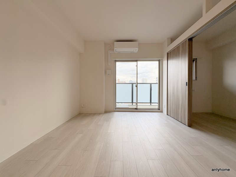 SUNREGIS NAMBA　仲介手数料無料の居間・リビング