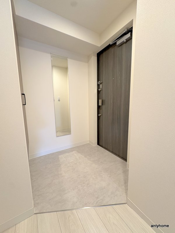 SUNREGIS NAMBA　仲介手数料無料の玄関