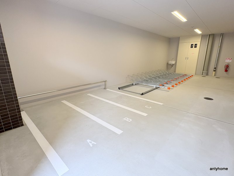 SUNREGIS NAMBA　仲介手数料無料の駐車場