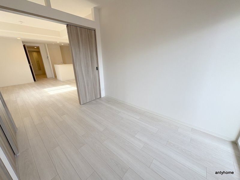 SUNREGIS NAMBA　仲介手数料無料の寝室