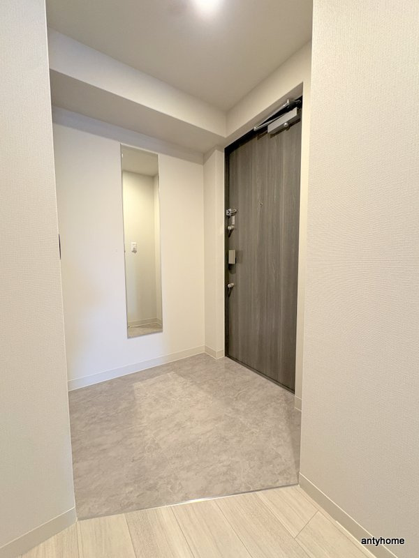 SUNREGIS NAMBA　仲介手数料無料の玄関