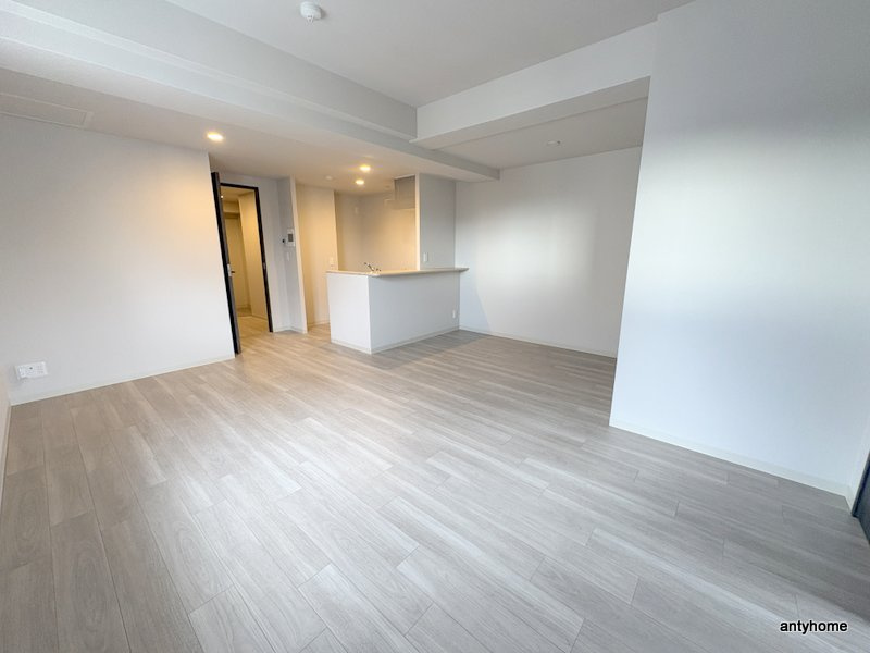 SUNREGIS NAMBA　仲介手数料無料の居間・リビング