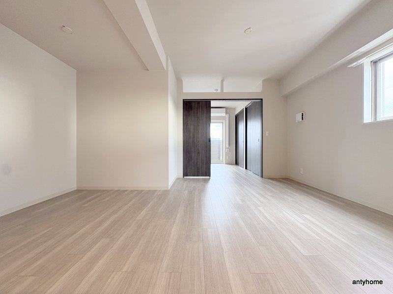 SUNREGIS NAMBA　仲介手数料無料の居間・リビング