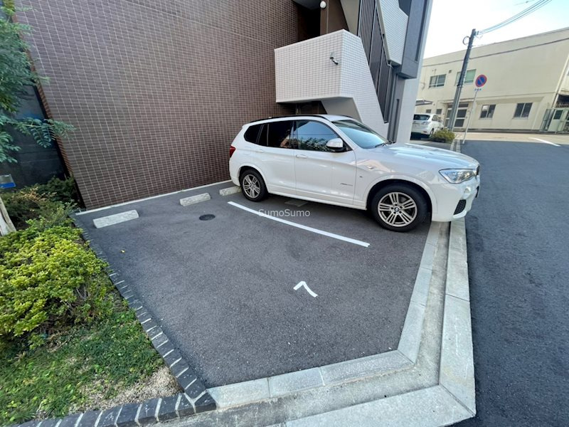 プラシード新町の駐車場|駐車場があるので、車を買う予定の方も安心です