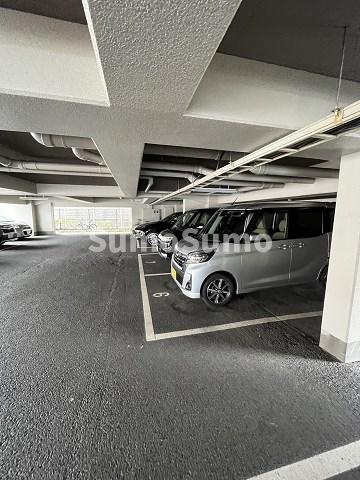ピノカーサ塚口の駐車場