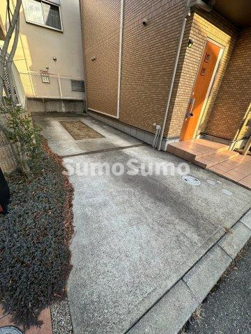 ブラウ戸建の駐車場