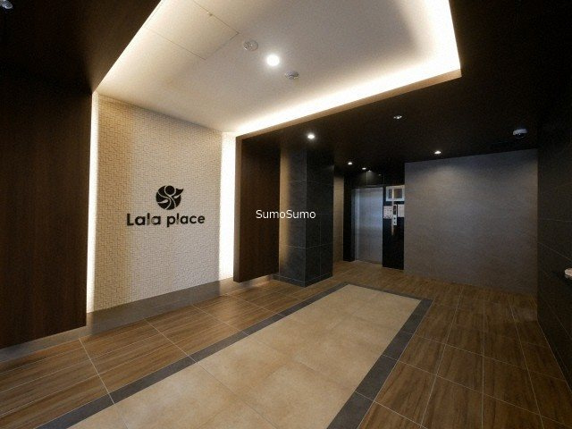 ララプレイス難波メティスのロビー