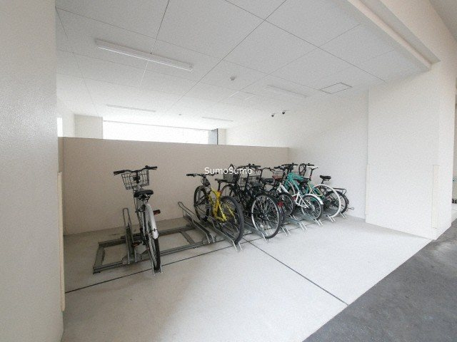 ララプレイス難波メティスの駐車場