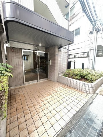 ライフ新神戸のエントランス