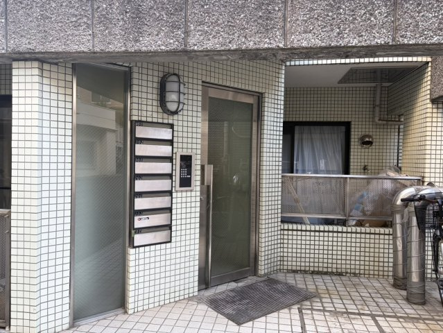 グリーンハウス西片のエントランス