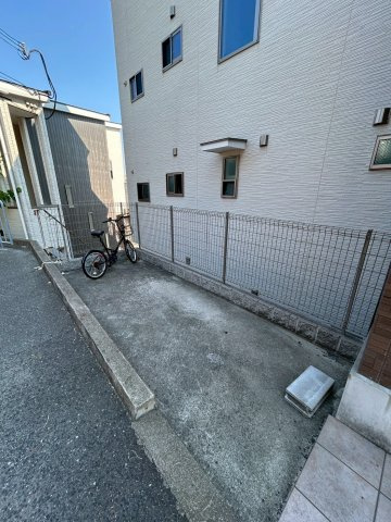 ビスポーク板宿の駐車場|駐車スペースもあります