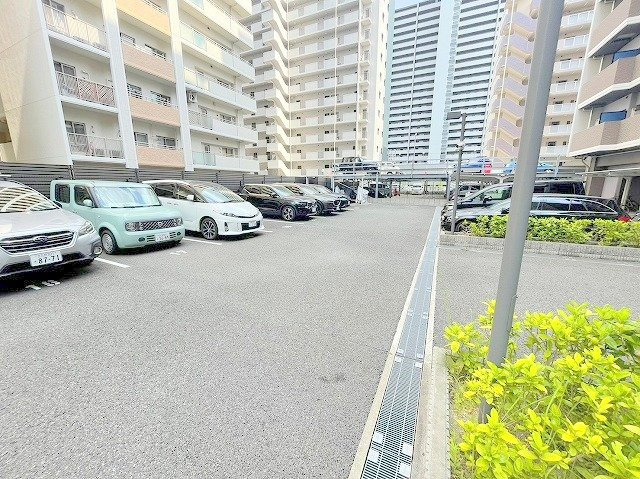 S-RESIDENCE新大阪WESTの駐車場