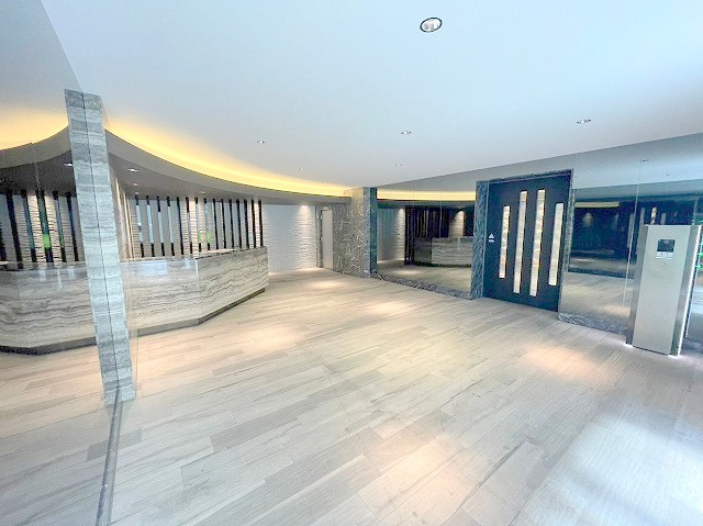 S-RESIDENCE新大阪WESTのエントランス