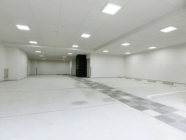 プランドール　コート神戸の駐車場