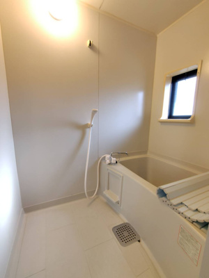 【浴室】 | サウスヒルⅡ | 同じ間取りの別の部屋の写真です。