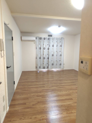 【居間・リビング】 | サウスヒルⅡ | 同じ間取りの別の部屋の写真です。