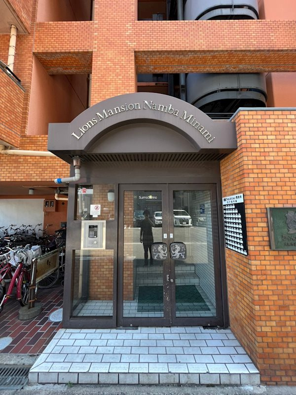 ライオンズマンション難波南のエントランス|建物の内部です