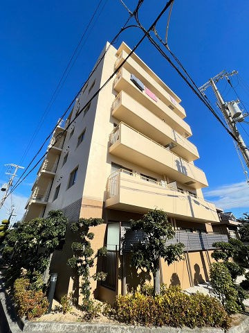ラファ西宮北口の外観