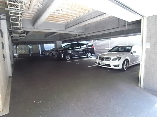 ビッグフォレスト兵庫の駐車場|カースペースがあります