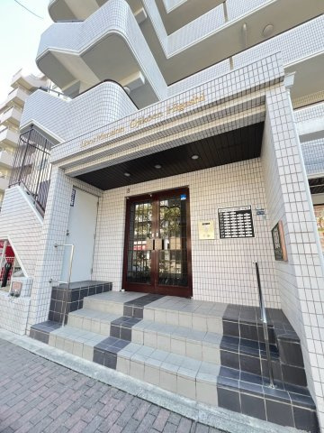 ライオンズマンション王子公園東のエントランス
