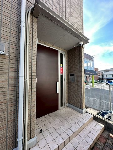 フォレストコート逆瀬川のエントランス