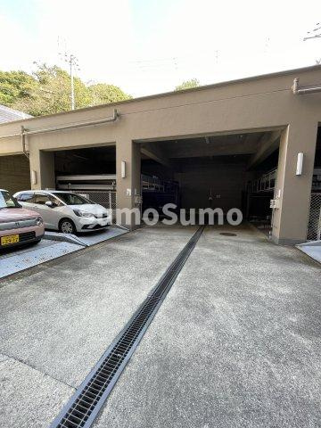 ライオンズマンション須磨妙法寺の駐車場|駐車場があるので、車を買う予定の方も安心です