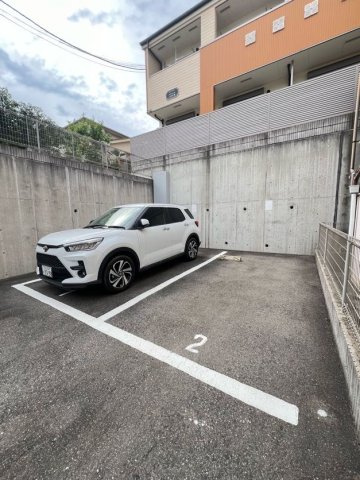 フジパレス上筒井通の駐車場