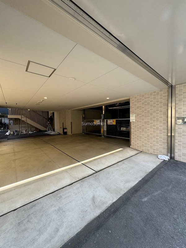 プラウド南堀江の駐車場
