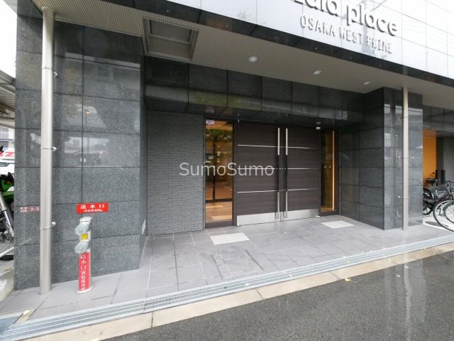 ララプレイスOSAKA WEST PRIMEのエントランス|建物の内部です