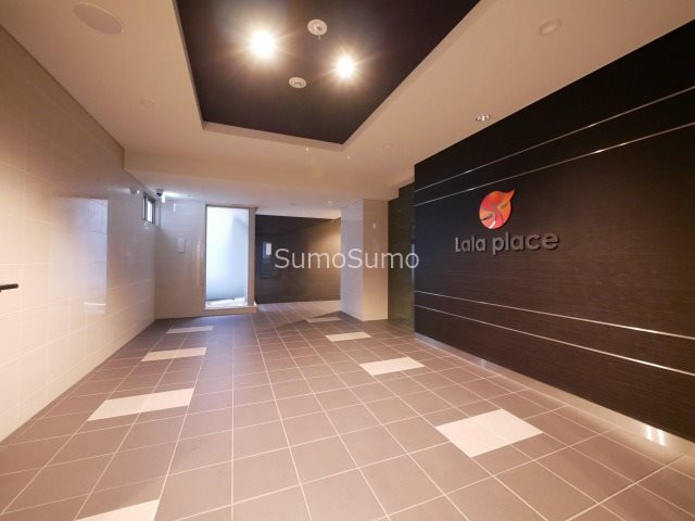 ララプレイスOSAKA WEST PRIMEのロビー|ゆとりのあるロビーです