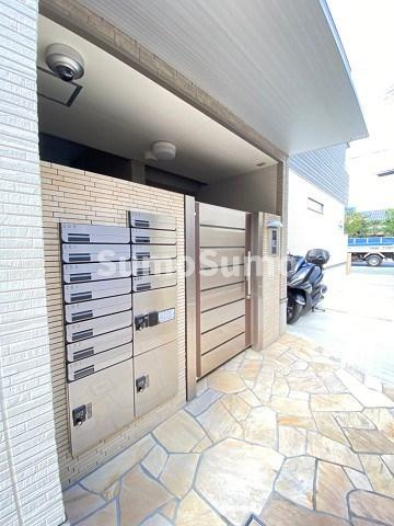 フジパレス小松南町の外観|便利な宅配ボックス完備。