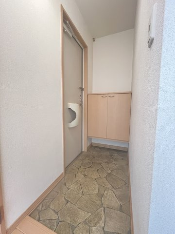 アイリスガーデン菰池 C棟の玄関