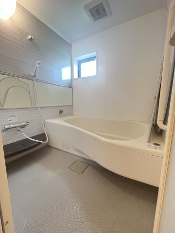 アイリスガーデン菰池 C棟の浴室