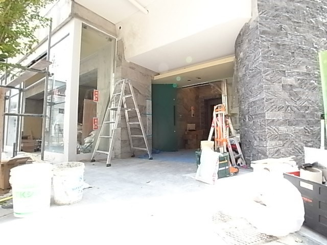 フォルテ三宮のエントランス