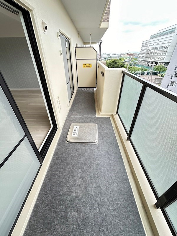 尼崎市上ノ島町１丁目の賃貸マンションのバルコニー